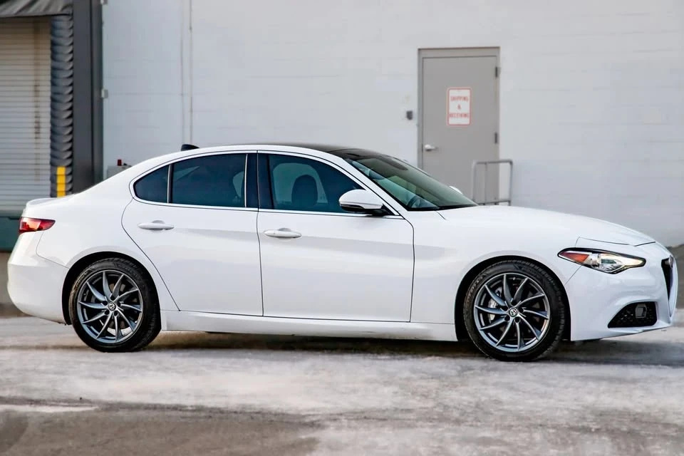 2017 Alfa Romeo Giulia - Image 7 of 19