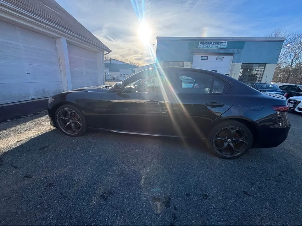 2017 Alfa Romeo Giulia - Image 7 of 8