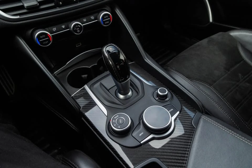 2017 Alfa Romeo Giulia - Image 12 of 20