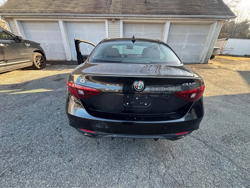 2017 Alfa Romeo Giulia - Image 8 of 8