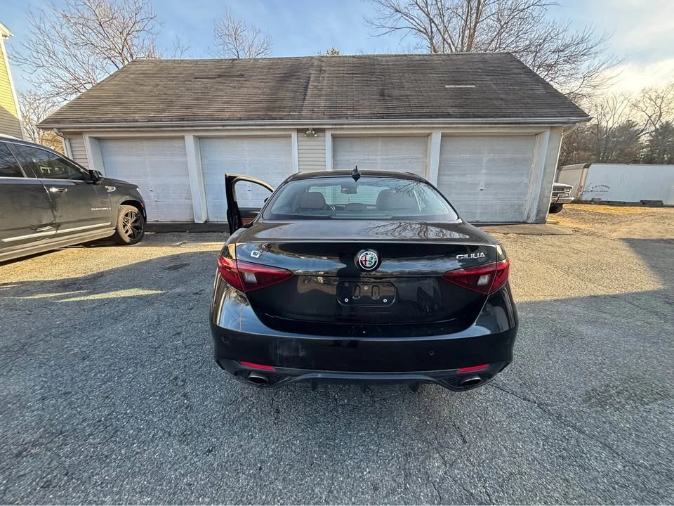 2017 Alfa Romeo Giulia - Image 6 of 8
