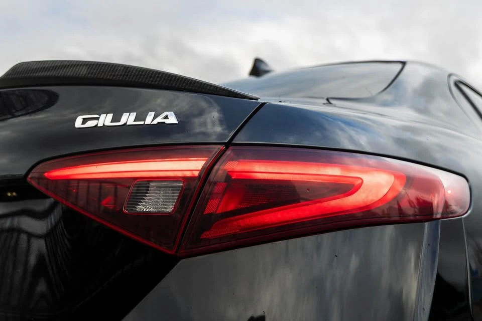2017 Alfa Romeo Giulia - Image 16 of 20