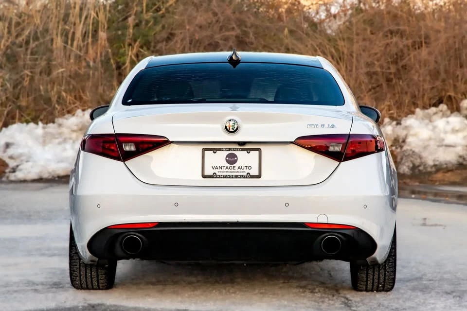 2017 Alfa Romeo Giulia - Image 5 of 19