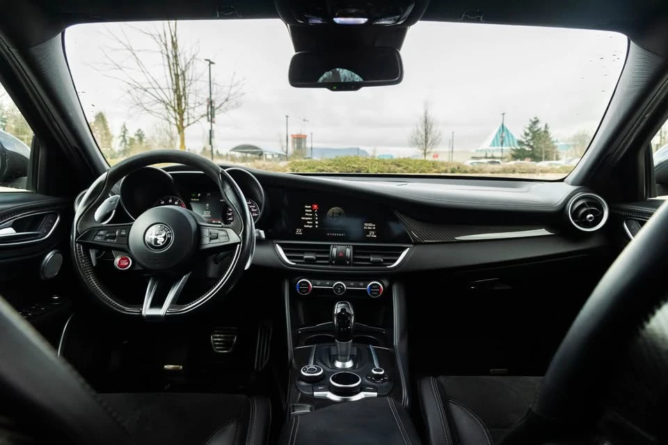 2017 Alfa Romeo Giulia - Image 6 of 20
