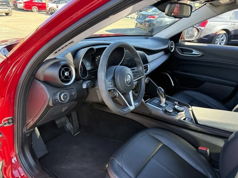 2017 Alfa Romeo Giulia - Image 13 of 20