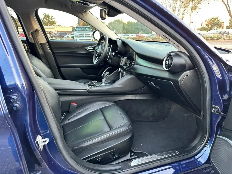 2017 Alfa Romeo Giulia - Image 7 of 9