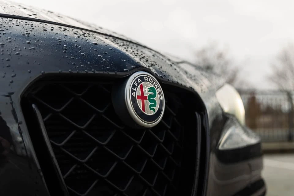 2017 Alfa Romeo Giulia - Image 17 of 20