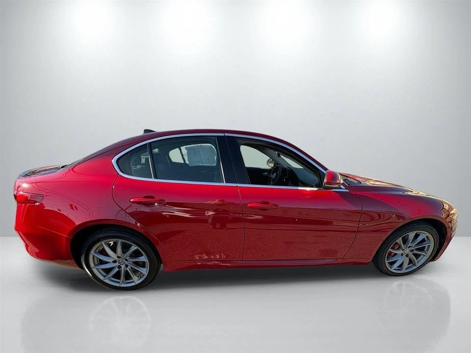 2017 Alfa Romeo Giulia - Image 8 of 20