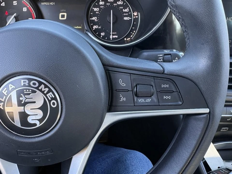 2017 Alfa Romeo Giulia - Image 15 of 20