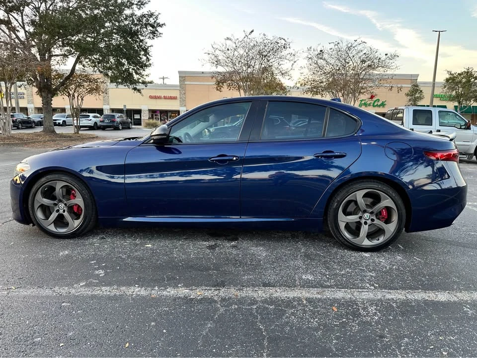 2017 Alfa Romeo Giulia - Image 4 of 9