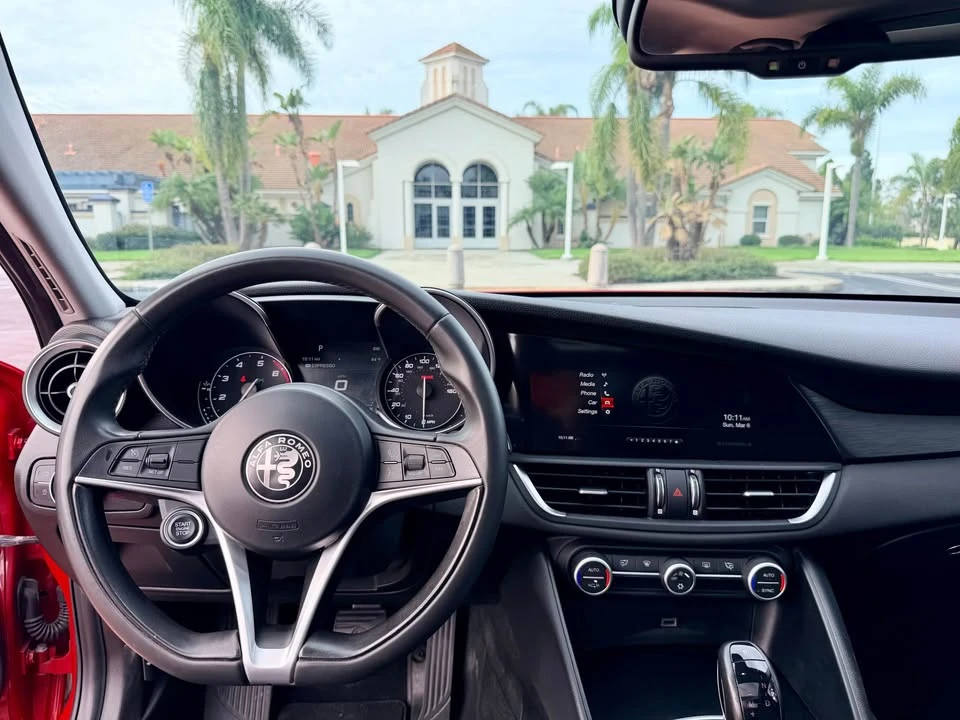 2017 Alfa Romeo Giulia - Image 7 of 10
