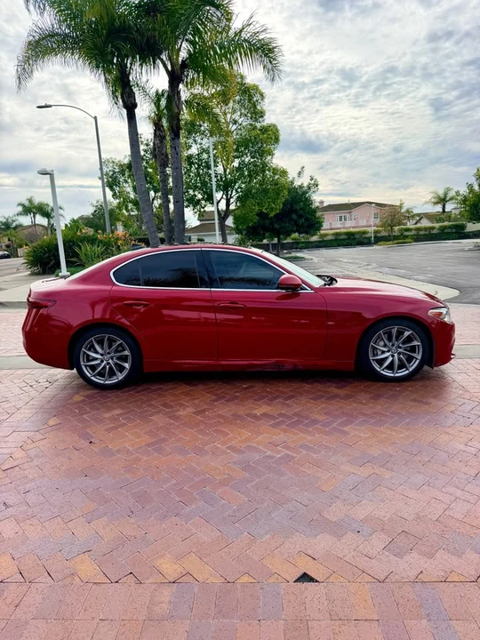 2017 Alfa Romeo Giulia - Image 4 of 10
