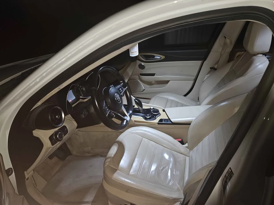 2017 Alfa Romeo Giulia - Image 9 of 12