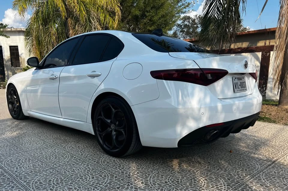 2017 Alfa Romeo Giulia - Image 4 of 5