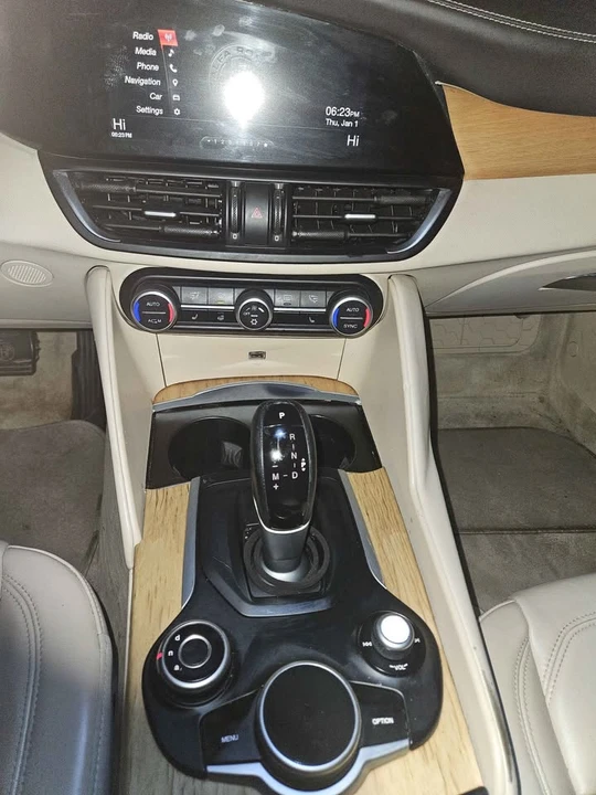 2017 Alfa Romeo Giulia - Image 8 of 12