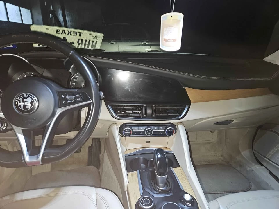 2017 Alfa Romeo Giulia - Image 7 of 12