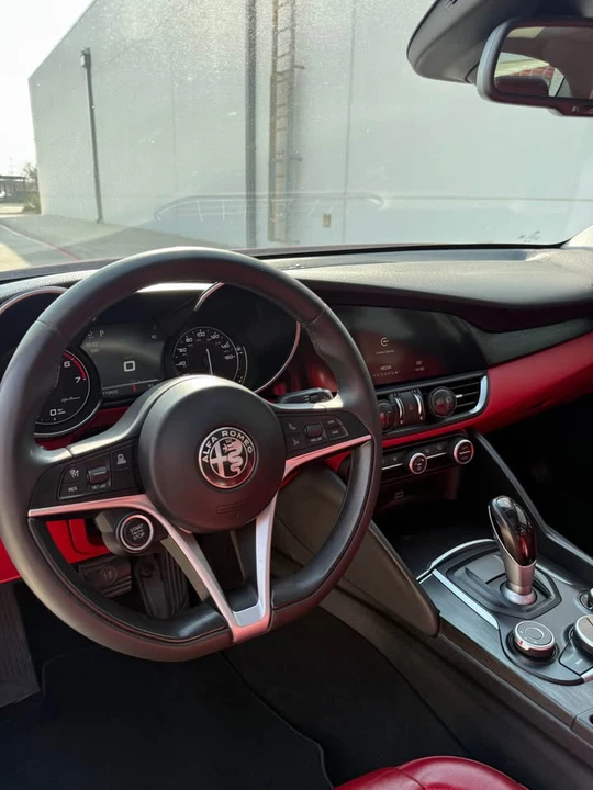 2017 Alfa Romeo Giulia - Image 15 of 19