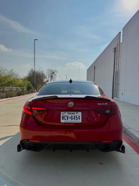 2017 Alfa Romeo Giulia - Image 5 of 19