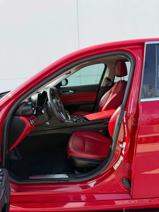 2017 Alfa Romeo Giulia - Image 11 of 19