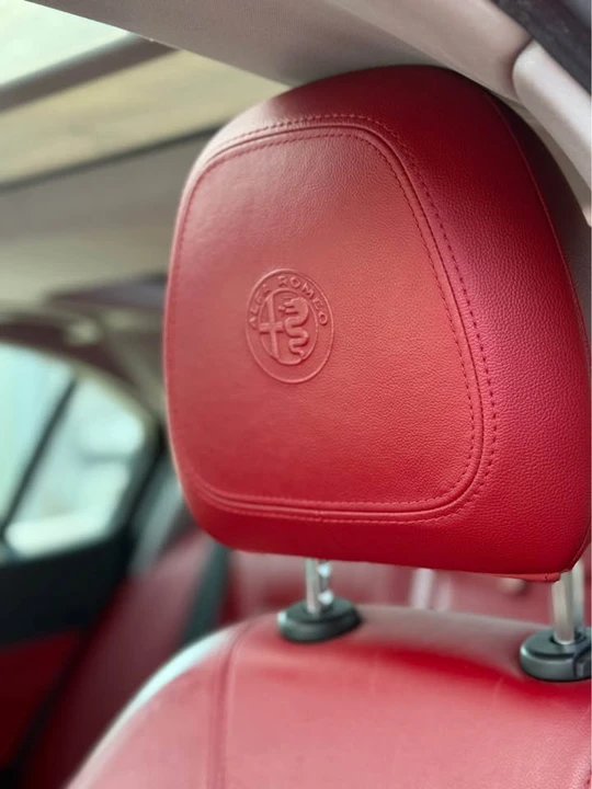 2017 Alfa Romeo Giulia - Image 17 of 19