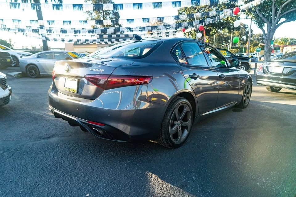 2017 Alfa Romeo Giulia - Image 7 of 14