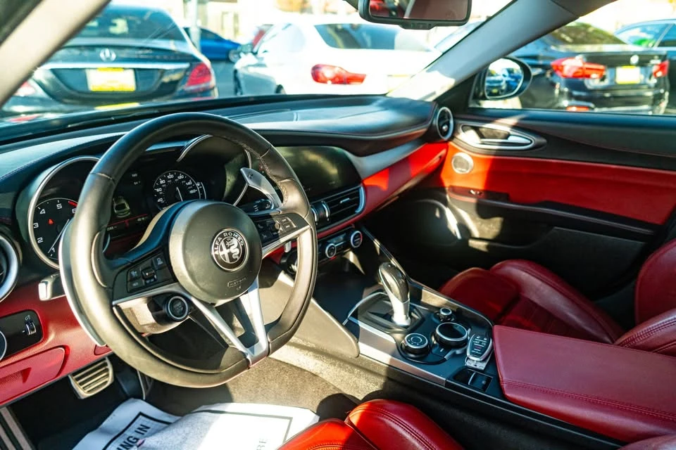 2017 Alfa Romeo Giulia - Image 12 of 14
