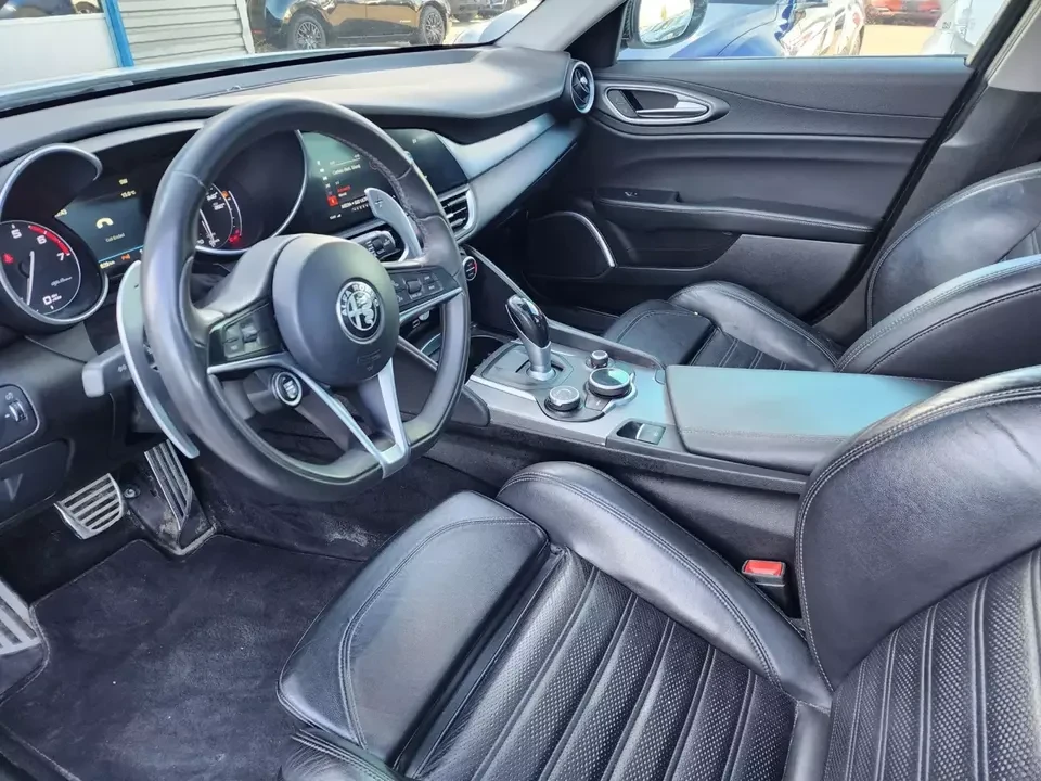 2017 Alfa Romeo Giulia - Image 9 of 12
