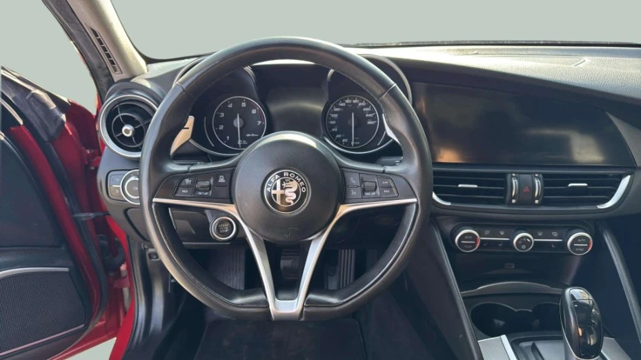 2017 Alfa Romeo Giulia - Image 9 of 13