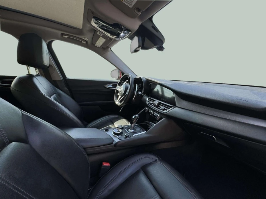 2017 Alfa Romeo Giulia - Image 12 of 13