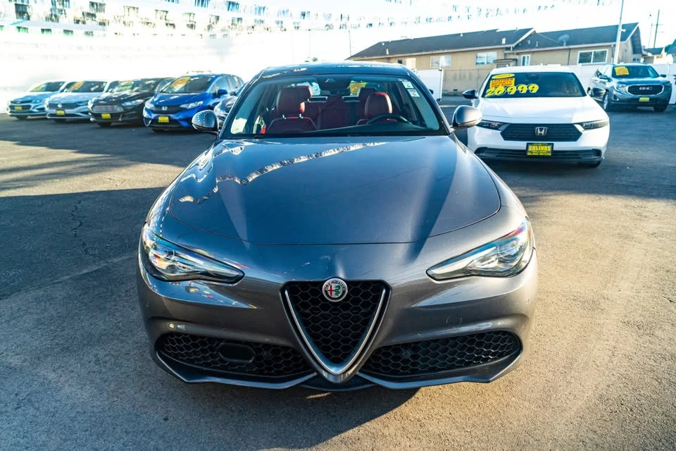 2017 Alfa Romeo Giulia - Image 5 of 14