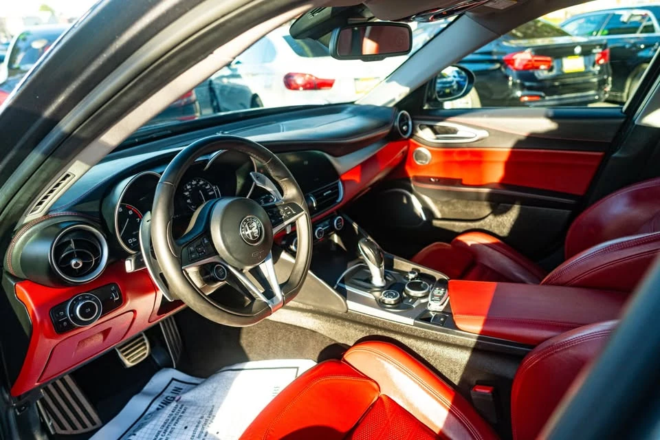2017 Alfa Romeo Giulia - Image 10 of 14