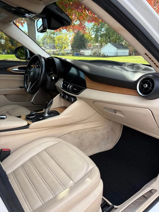 2017 Alfa Romeo Giulia - Image 11 of 14