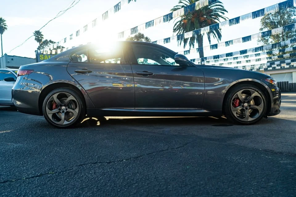 2017 Alfa Romeo Giulia - Image 6 of 14