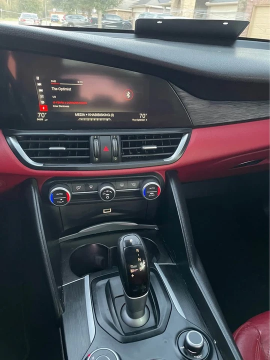 2017 Alfa Romeo Giulia - Image 4 of 8