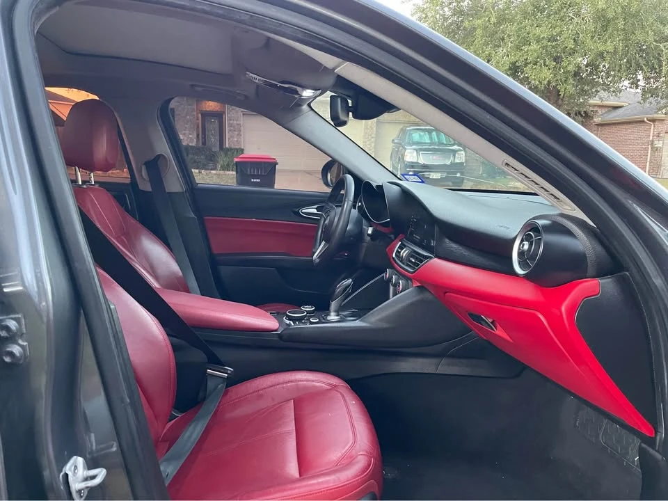 2017 Alfa Romeo Giulia - Image 5 of 8