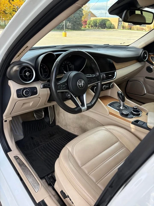 2017 Alfa Romeo Giulia - Image 5 of 14