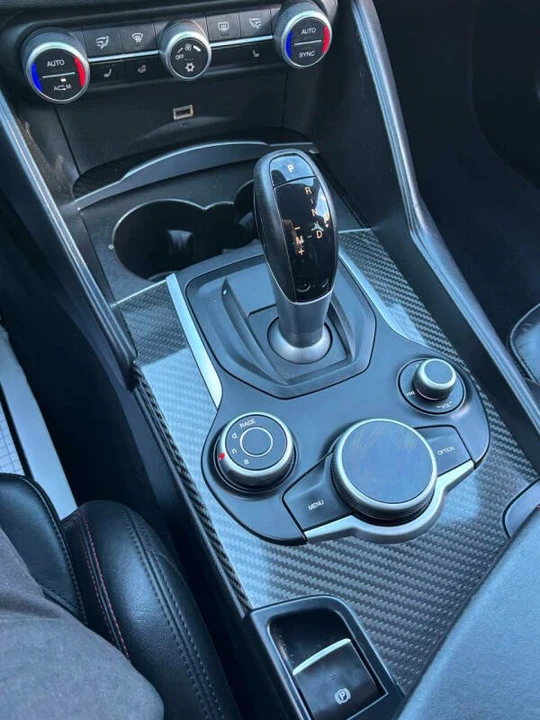 2017 Alfa Romeo Giulia - Image 14 of 20