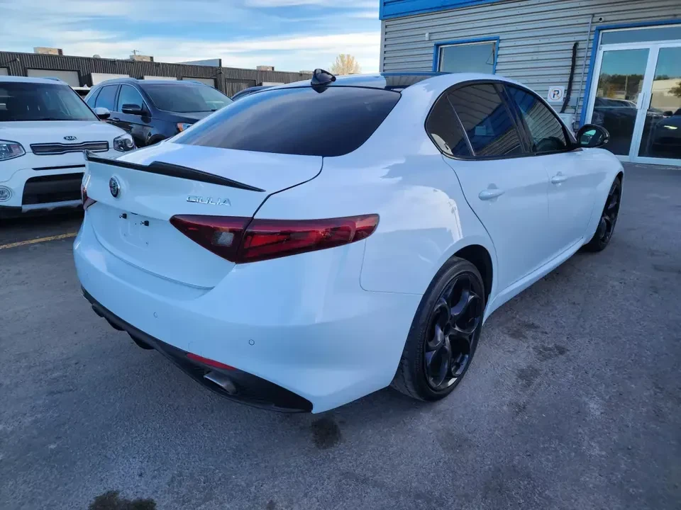 2017 Alfa Romeo Giulia - Image 6 of 12