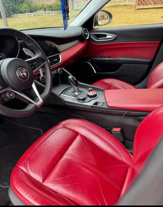 2017 Alfa Romeo Giulia - Image 5 of 5
