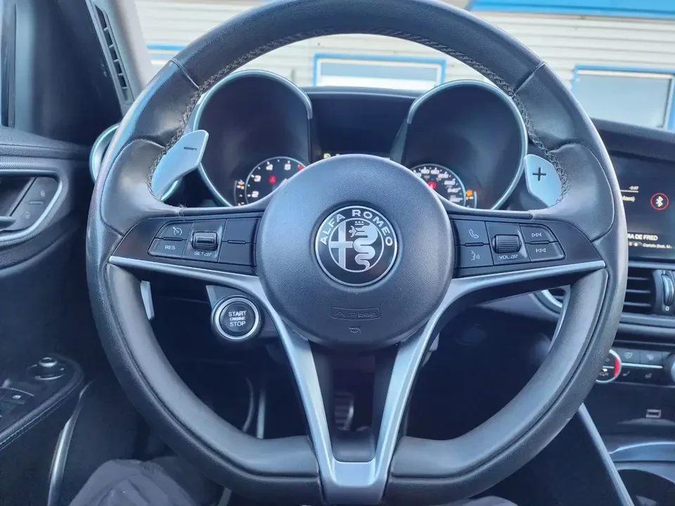 2017 Alfa Romeo Giulia - Image 7 of 12