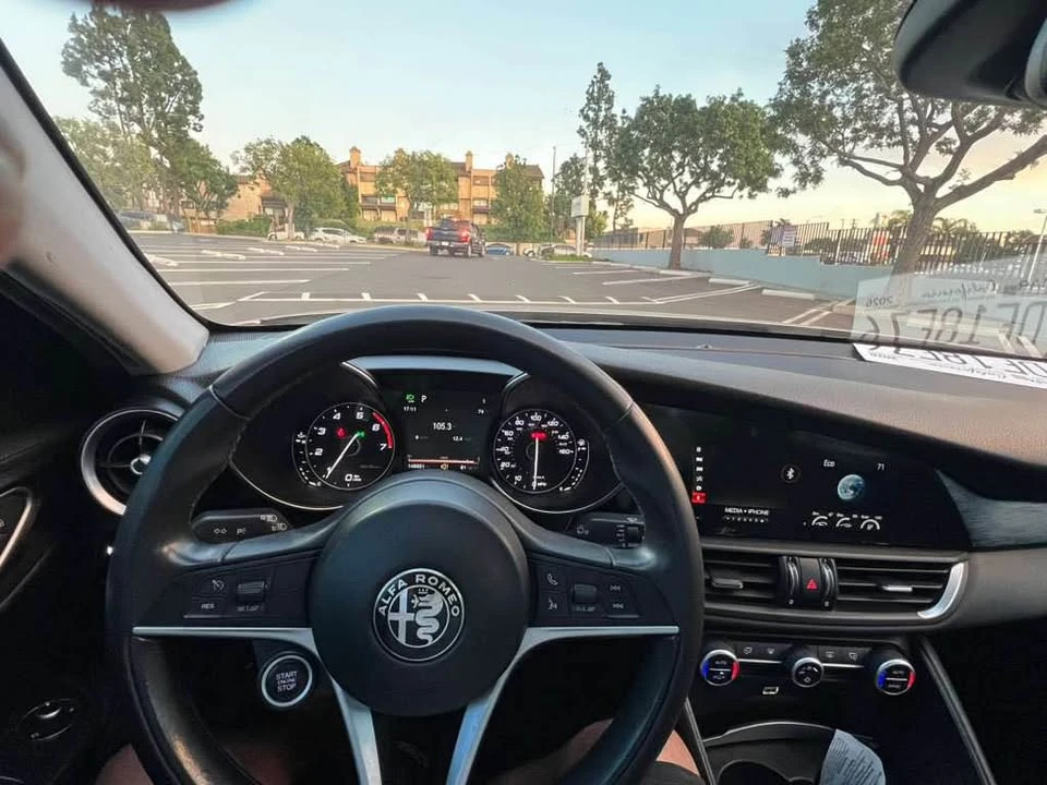 2017 Alfa Romeo Giulia - Image 8 of 8