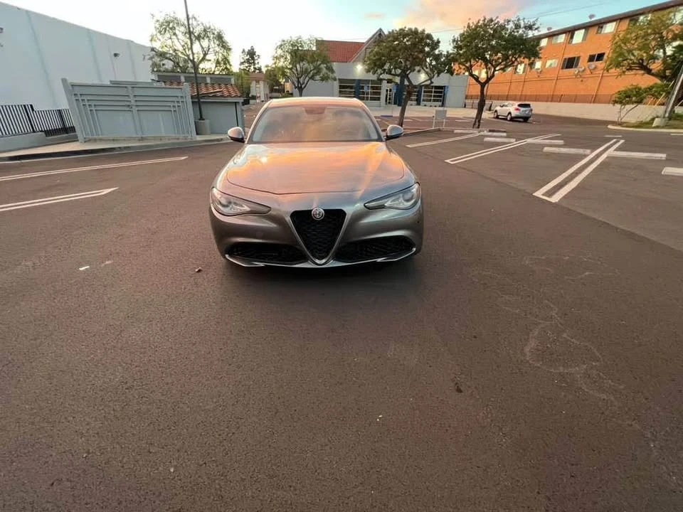 2017 Alfa Romeo Giulia - Image 5 of 8