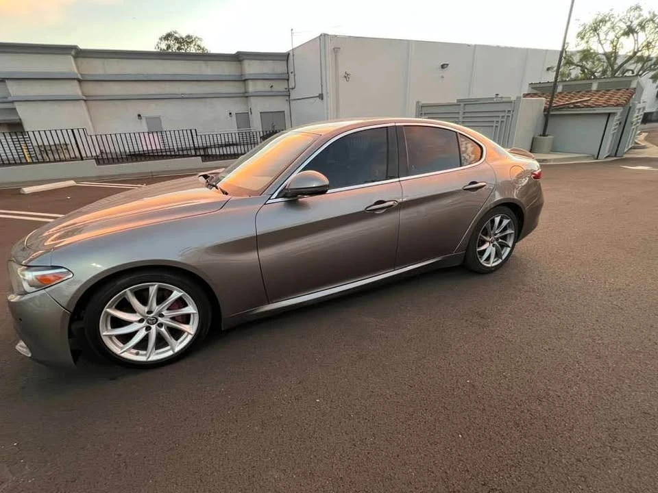 2017 Alfa Romeo Giulia - Image 7 of 8
