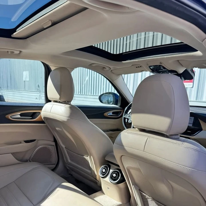 2017 Alfa Romeo Giulia - Image 14 of 14