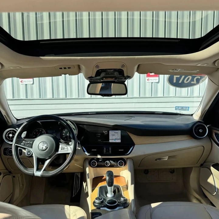2017 Alfa Romeo Giulia - Image 6 of 14