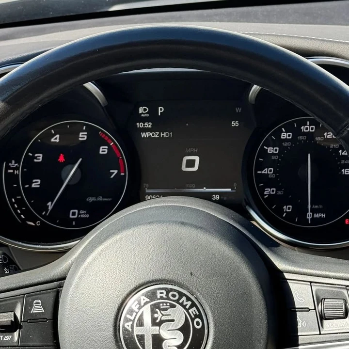 2017 Alfa Romeo Giulia - Image 8 of 14