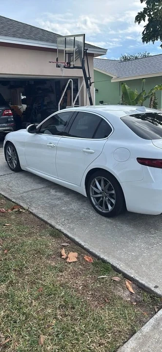 2017 Alfa Romeo Giulia - Image 6 of 8