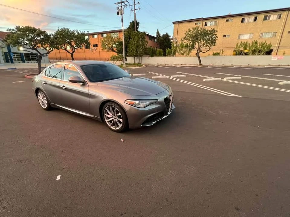2017 Alfa Romeo Giulia - Image 6 of 8
