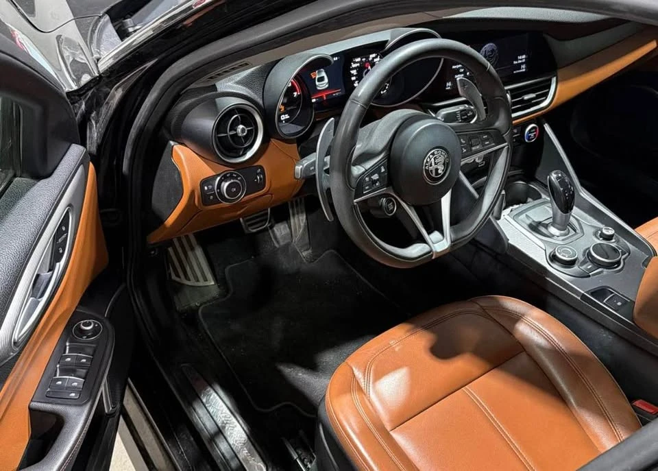 2017 Alfa Romeo Giulia - Image 8 of 18