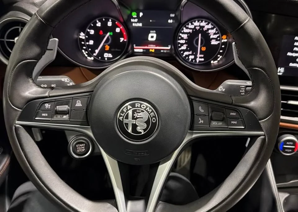 2017 Alfa Romeo Giulia - Image 13 of 18